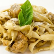 Паста с курицей и грецкими орехами