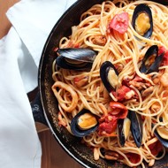 Паста с морепродуктами и красным перцем