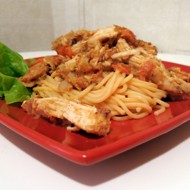 Паста с помидорами и курицей