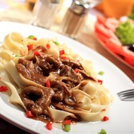 Паста с рагу из баранины и овощей