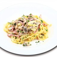 Паста с шампиньонами и ветчиной