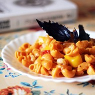 Паста томатная с креветками и овощами