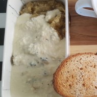 Пате из печеных баклажанов с соусом из голубого сыра