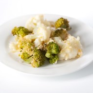 Печеная цветная капуста с брокколи, чесноком и лимоном