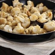 Печеная цветная капуста с морской солью и черным перцем