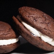 Печенье шоколадное с ванильной прослойкой
