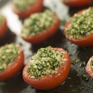 Печеные помидоры с чесноком