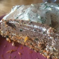 Печеночный торт со сметанным соусом