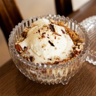 Печеные яблоки с имбирным печеньем