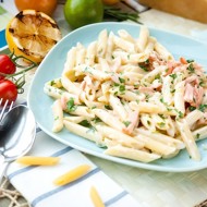 Пенне с копченым лососем