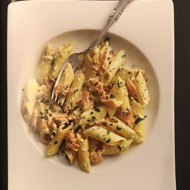 Пенне с лососем