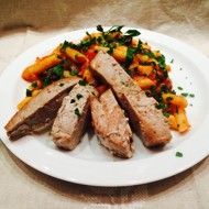 Пенне с томатным соусом и тунцом