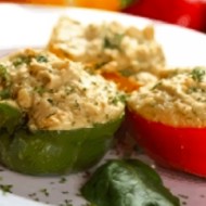 Перец, фаршированный куриным филе и овощами