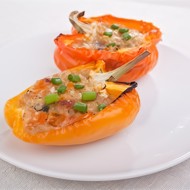 Перец, фаршированный шампиньонами и сыром