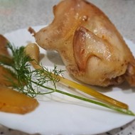 Перепел в духовке с яблоком