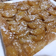 Перевернутый пирог с яблоками и корицей