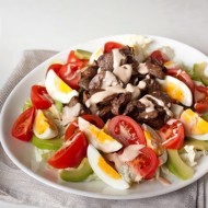 Перигорский салат с куриной печенью и овощами