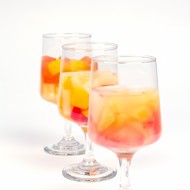 Персиковый кулер с белым вином