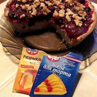 Песочный пирог с творогом и вишней