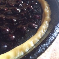 Песочный пирог со смородиновым вареньем