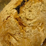 Песочный рулет с черной смородиной