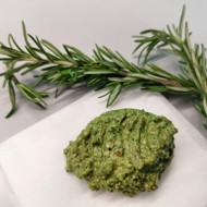 Песто из салата кейл с розмарином
