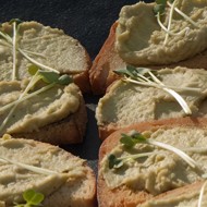 Песто из зеленого горошка и мяты с лимонной цедрой