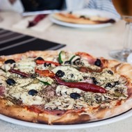 Пицца с кабачками, брынзой и грибами