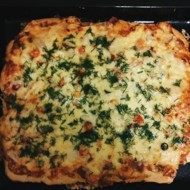 Пицца с колбасой на жидком тесте