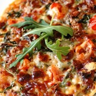 Пицца с луком-пореем и артошоками