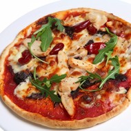 Пицца с маринованной уткой