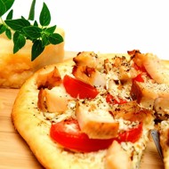 Пицца с овощами и копченым салом