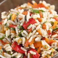 Пилаф с тыквой, красными перцами и жареными тыквенными семечками