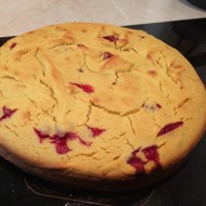 Пирог на кефире с вишней