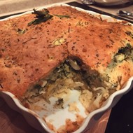 Пирог с брокколи, цветной капустой и зеленью