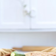 Пирог с цукини, лимоном и кедровыми орешками