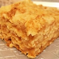 Пирог с яблоками и манкой