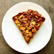 Пирог с кабачком и персиками