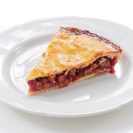 Пирог с клюквой, изюмом и апельсиновой цедрой