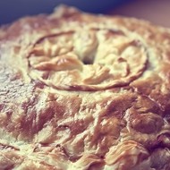 Пирог с курицей, картофелем и зеленью