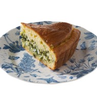 Пирог с луком и яйцом