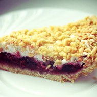 Пирог с малиной и смородиной