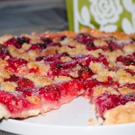 Пирог с малиной из песочного теста