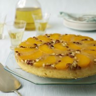 Пирог с нектаринами и мускатным орехом