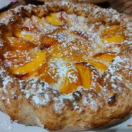 Пирог с персиками на творожном тесте