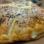 Пирог с пряной курицей и пекинской капустой