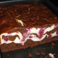 Пирог с творогом и вишнями