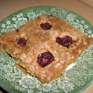 Пирог с вишней и овсяными хлопьями