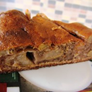 Пирог шоколадный с грушами