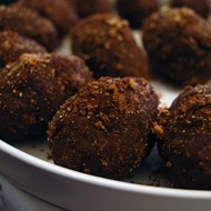 Пирожное «Картошка» с шоколадом, грецкими орехами и корицей